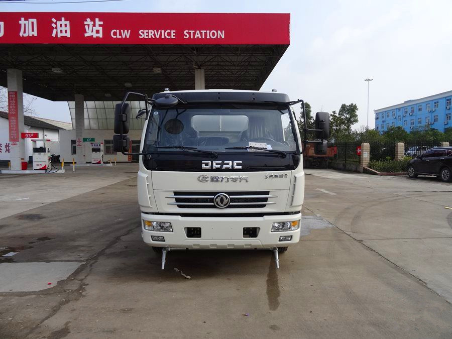 东风多利卡9.2方洒水车.jpg