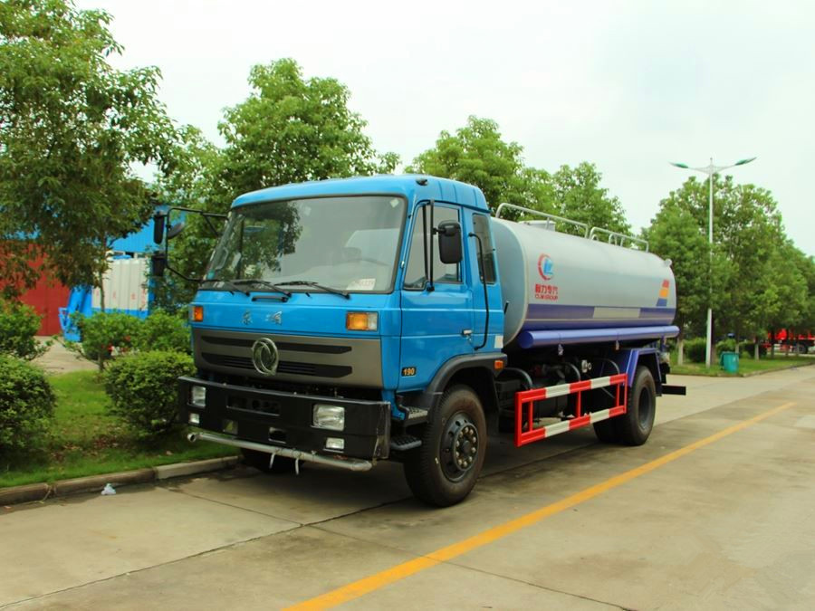 东风153洒水车（12吨）.jpg