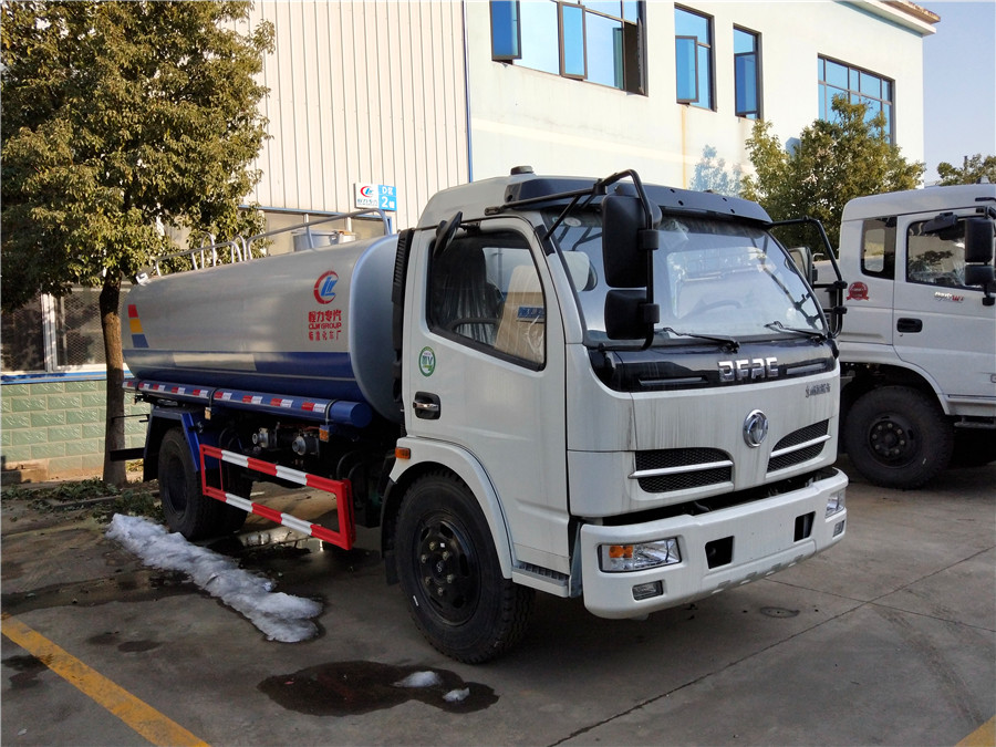 东风福瑞卡洒水车车头45度.jpg