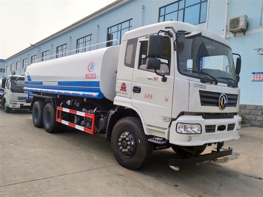 东风御龙后双桥20吨洒水车.jpg
