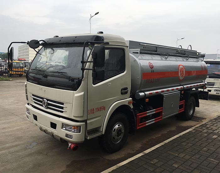 东风大多利卡7吨加油车4.jpg