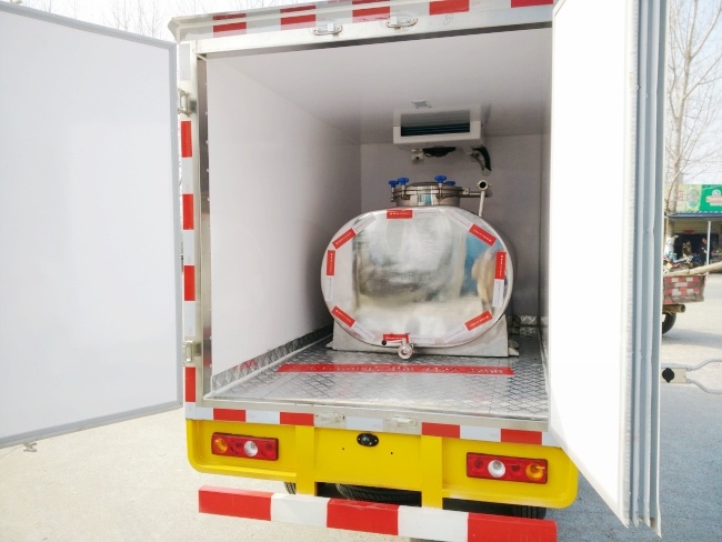 福田驭菱国五2.6米冷藏车3.jpg