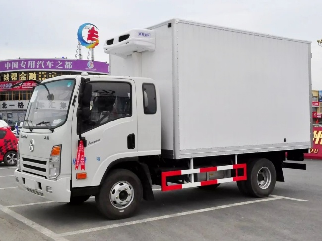 大运奥普力国五3.75米一排半冷藏车1.jpg